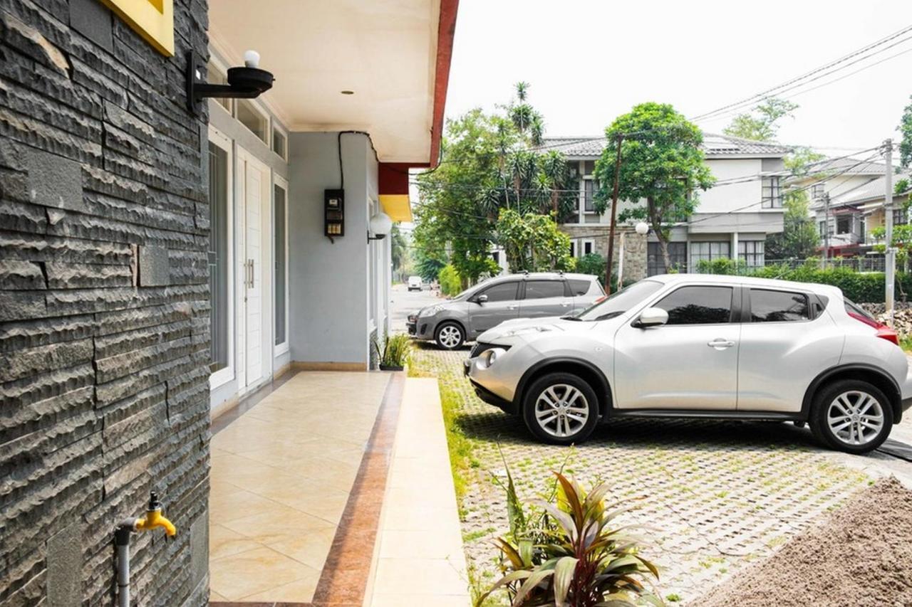 Отель Reddoorz Near Siloam Karawaci 3 Тангеранг Экстерьер фото