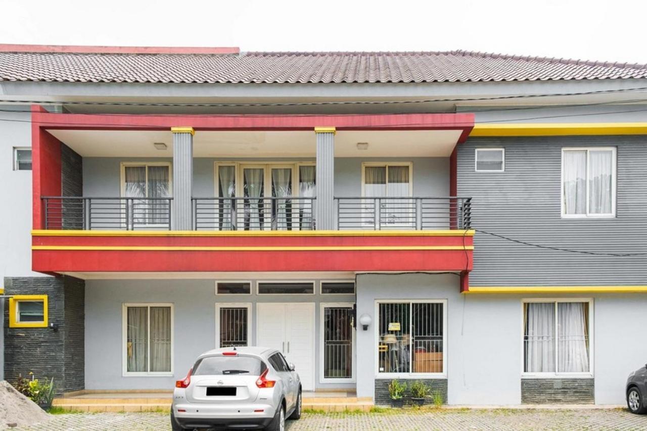 Отель Reddoorz Near Siloam Karawaci 3 Тангеранг Экстерьер фото