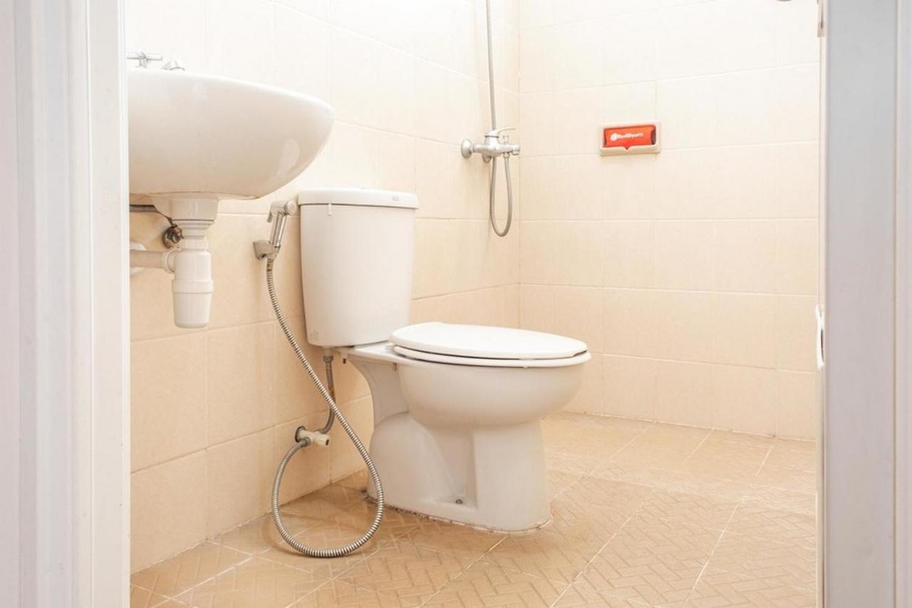 Отель Reddoorz Near Siloam Karawaci 3 Тангеранг Экстерьер фото