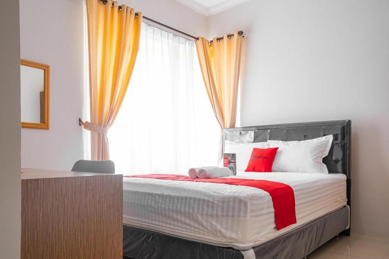 Отель Reddoorz Near Siloam Karawaci 3 Тангеранг Экстерьер фото